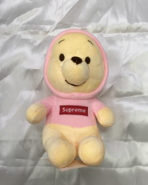 PELUCHE WINNIE POOH CON SUETER SUPREME $195