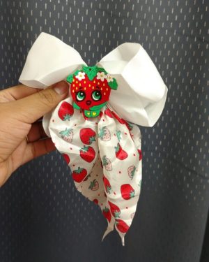 MOÑO CON ESTAMPADO FRESITAS.