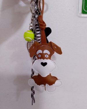 LLAVERO CON CORDONES Y DIJES NEGRO & BLANCO $199