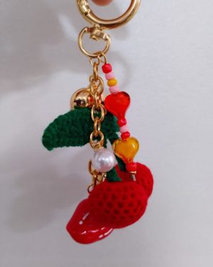 LLAVERO CON CEREZA CEREZAS Y DIJE DE UNA BOCA $145