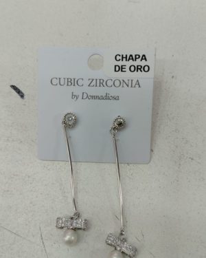 ARETE PLATEADO MOÑO CON PERLA DE CHAPA DE ORO CON ZIRCONIA MOD: E-1679 $145