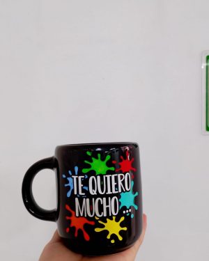 TAZAS NEGRA FRASE TE QUIERO MUCHO $245