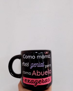 TAZA NEGRA  COMO MAMA ERES GENIAL.... $245