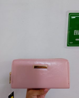 CARTERA CON ZIPPER ROSA PALO BRILLANTE ZESTINI $280