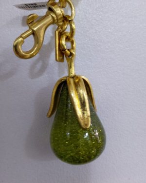 LLAVERO DE PERA COLOR VERDE CON BRILLOS