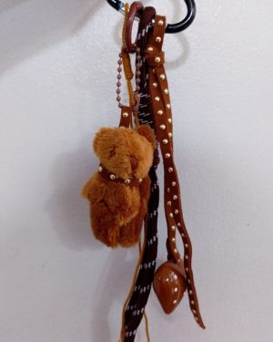 LLAVERO COLOR CAFE CON OSITO Y CORAZON$199