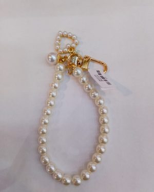 LLAVERO DE PERLAS CON DIJE CORAZON CON PERLA $120