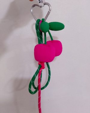 LLAVERO CHERRY TIPO PUFF CON CORAZON DE METAL