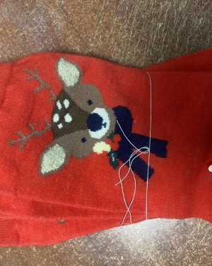 CALCETINES NAVIDEÑOS ROJOS DE RENO CON BUFANDA $45