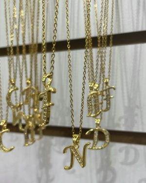 COLLAR CON COLGANTE DE INICAL