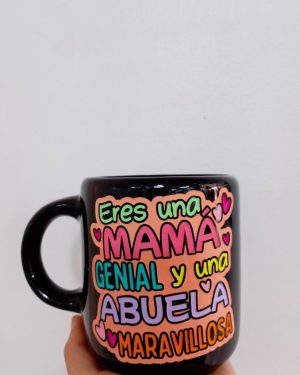 TAZA NEGRA  ERES UNA MAMA GENIAL.... $245
