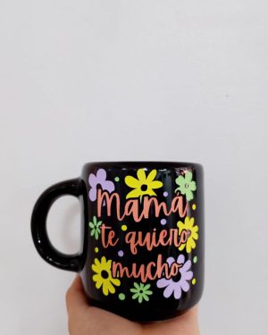 TAZA NEGRA MAMA TE QUIERO MUCHO $245
