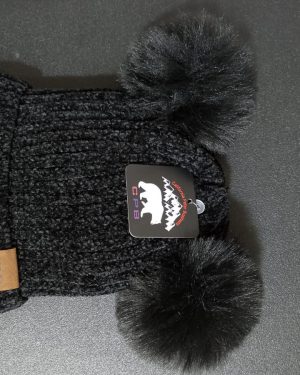 GORRO CON DOS POMPONES Y PELUDITO POR LA PARTE DE ADENTRO CON LOGO DE CP$245