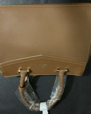 BOLSA COLOR NEGRA TIPO CUERO CON LETRAS FASHION$580