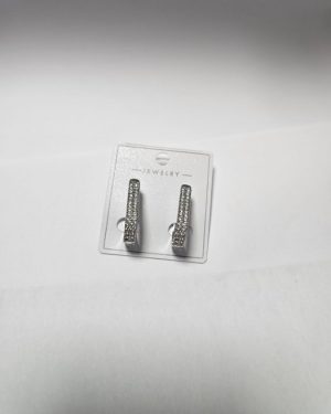 ARETE PLATEADO CON DIAMANTES PLATEADAS $95